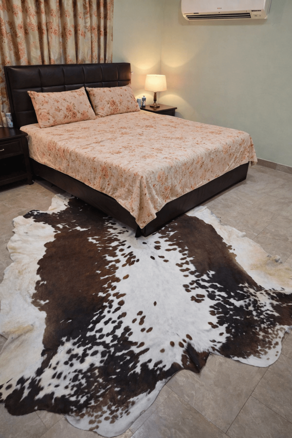 “Premium Brown & White Cowhide Rug – Authentic Cow Skin